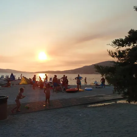 Apartament Otok *