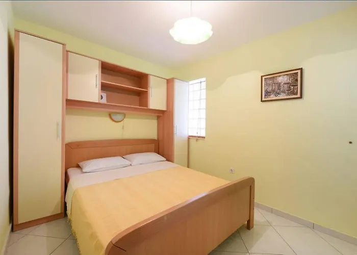 Apartament Otok *