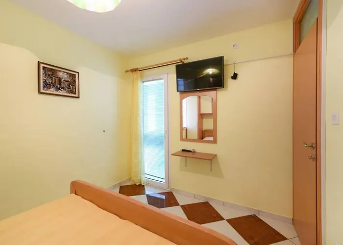 Otok Διαμέρισμα Τρογκίρ